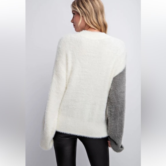 77 Beautiful Fuzzy Color Block Relax Fit Sweater - Picture 4 of 4